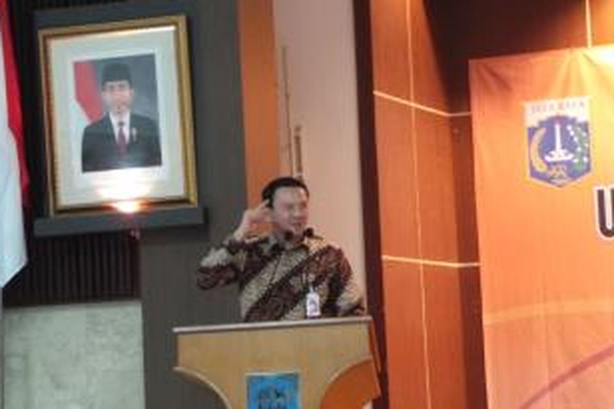 Gubernur DKI Jakarta Basuki Tjahaja Purnama saat memberikan sambutan dalam pelatihan serta penyuluhan Keluarga Berencana, di Kantor BKKBN, Jakarta, Senin (16/2/2015).
