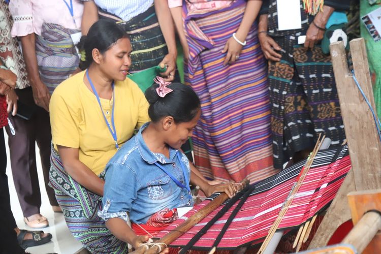 BNPP RI Tingkatkan Daya Saing Tenun Ikat Belu, Asah SDM dan UMKM Perbatasan di PLBN Motaain