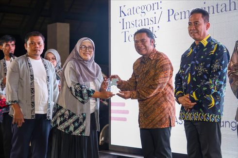 Pj Gubernur Banten Al Muktabar Raih Ekbispar Award 2024