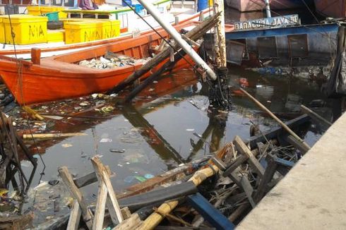 Dibiarkan Teronggok, Bangkai Kapal Baracuda Jaya III Ganggu Kapal Nelayan