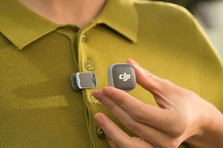 DJI Mic Mini 2 tetap mempertahankan ukuran yang sangat kecil. Transmitter-nya hanya berbobot sekitar 11 gram, sedangkan receiver sekitar 17,8 gram.
