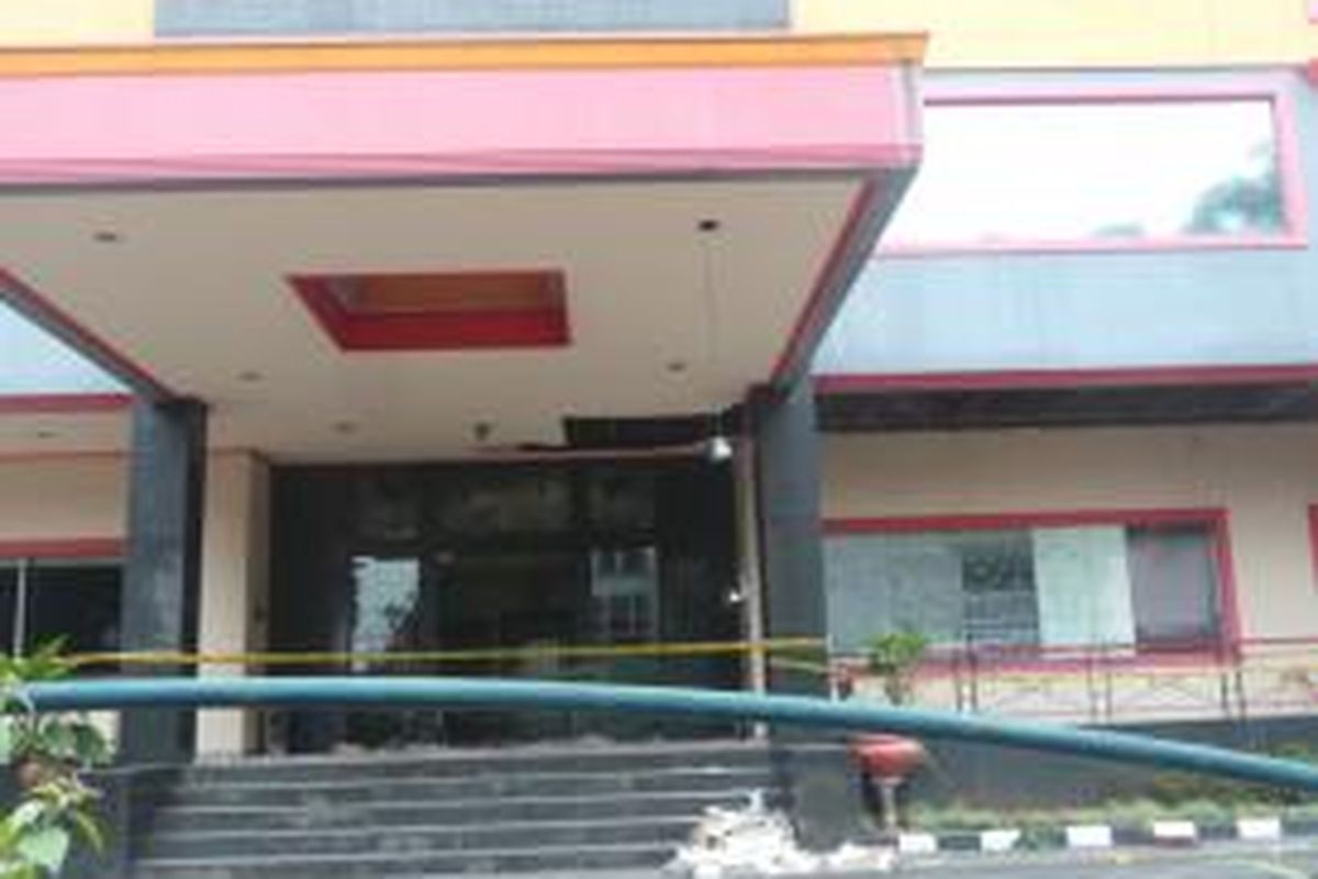 Gedung Multi Piranti Graha, Jalan Raden Inten, Kecamatan Duren Sawit, Jakarta Timur tempat lokasi ledakan granat yang melukai satu penjaga keamanan gedung. Senin (16/11/2015).