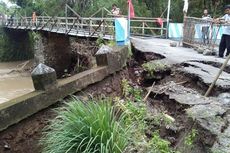 Jalan Ambles Diterjang Banjir, Jembatan di Ponorogo Ditutup