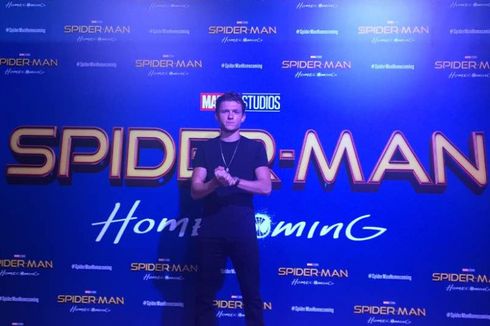 Tom Holland Rasakan Ketatnya Kostum Spider-Man