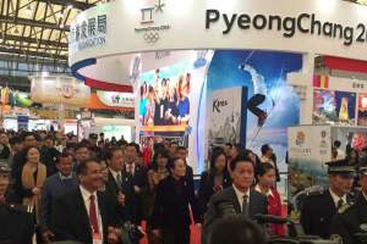 Menteri Pariwisata Arief Yahya bersama Chairman CNTA Li Jinzao menghadiri China International Travel Market (CITM) 2016 di Shanghai New International Expo Centre yang berlangsung 11-13 November 2016.