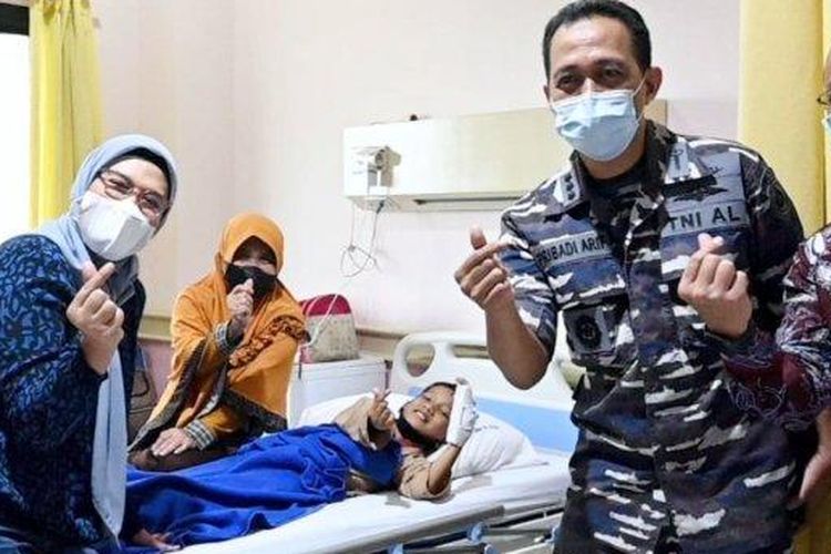 Perawatan Zul (8), anak asal Indramayu, yang tertelan kunci di Rumah Sakit TNI AL Jakarta.