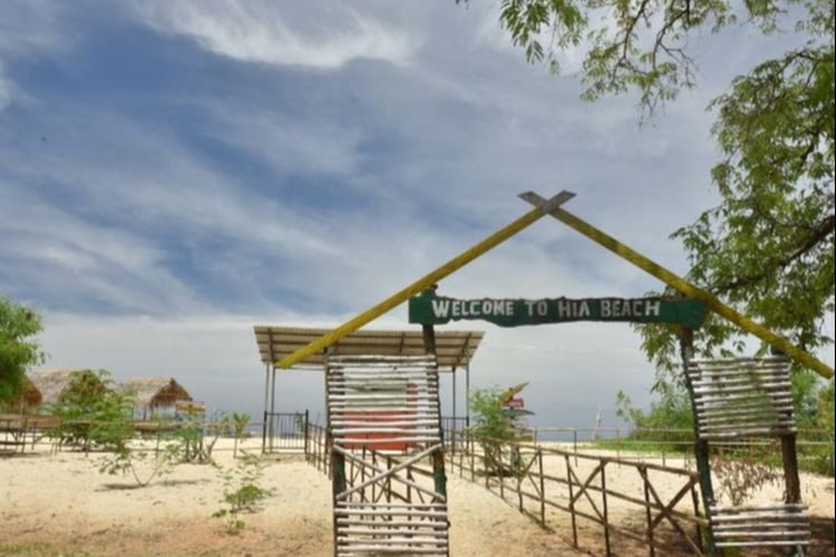 Pantai Hia di Desa Lewomada