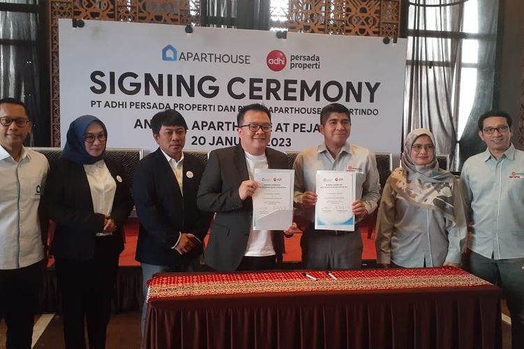 Signing ceremony kerja sama antara PT Aparthouse Indonesia dengan PT Adhi Persada Properti.