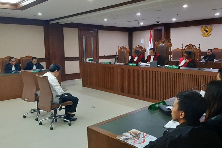 Mantan anggota DPR RI dari Fraksi PAN Sukiman menjalani sidang pembacaan dakwaan di Pengadilan Tipikor Jakarta, Kamis (26/12/2019).