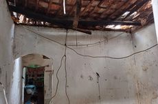 Diterpa Hujan Deras, Rumah Kontrakan 5 Pintu di Kalideres Ambruk