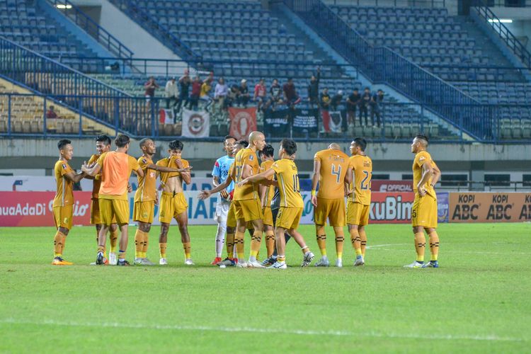 Skuad Bhayangkara FC kala tampil di ajang Piala Presiden 2022 di Stadion Gelora Bandung Lautan Api (GBLA) markas Persib Bandung. Bhayangkara FC akan bersua Persib Bandung pada pekan pembuka Liga 1 2022-2023.