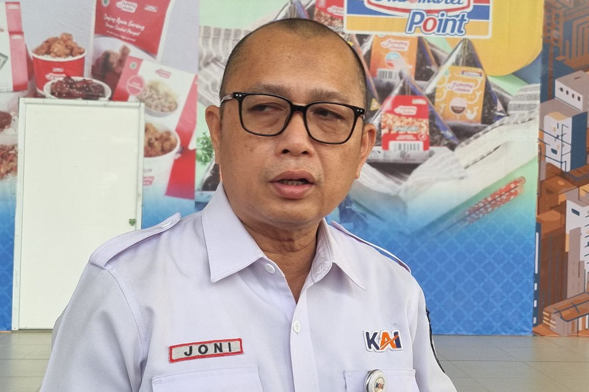 VP Public Relations KAI Joni Martinus saat ditemui di Stasiun LRT Jabodebek Halim, Jakarta, Kamis (7/12/2023).