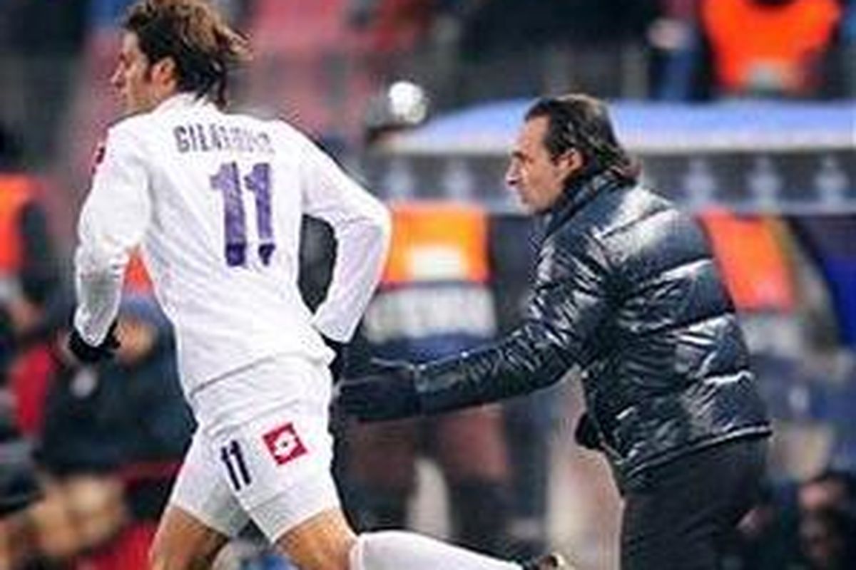 Striker Fiorentina, Alberto Gilardino (kiri), dan Pelatih Cesare Prandeli menjadi incaran Juventus.