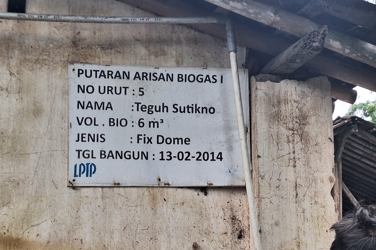 Instalasi biogas milik Teguh Sutikno dibangun lewat arisan warga sejak 2014 sebagai langkah awal kemandirian energi.