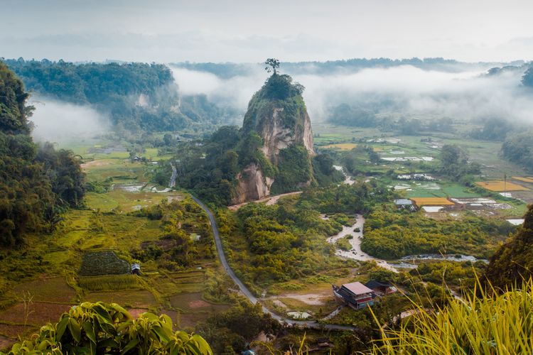 Tebing-tebing di Ngarai Sianok. 