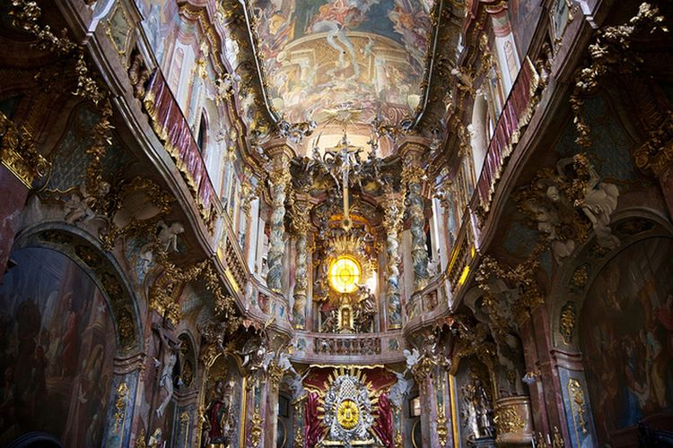 Asamkirche atau Gereja Asam yang berada di Munich Jerman, didesain dengan gaya arsitektur German Late Baroque dan Rococo. 