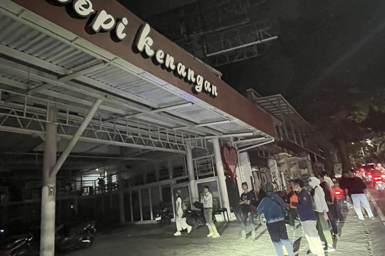 Kebakaran Kedai Kopi di Jalan Panjang Jakbar, Api Sambar Kendaraan Pengunjung