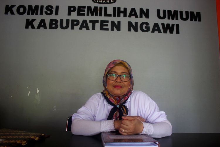 Ketua KPU Ngawi Prima Aequina Sulistyanti, hingga batas waktu pendaftaran calon prseoranagan ditutup Minggu malam tak satupun calon bupati dan wakil bupati Pilkada Ngawi 2020 yang mendaftar ke KPU Ngawi.