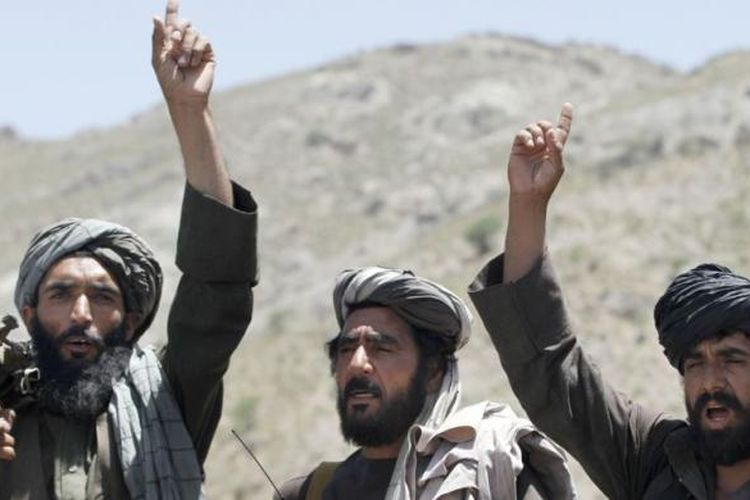 Anggota Taliban di Distrik Shindand, provinsi Herat, Afghanistan, 27 Mei 2016.