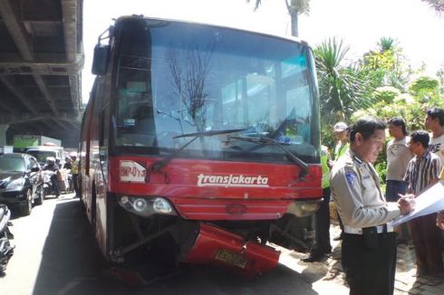 Tabrak Lima Mobil, Sopir Transjakarta Mengaku Rem Blong