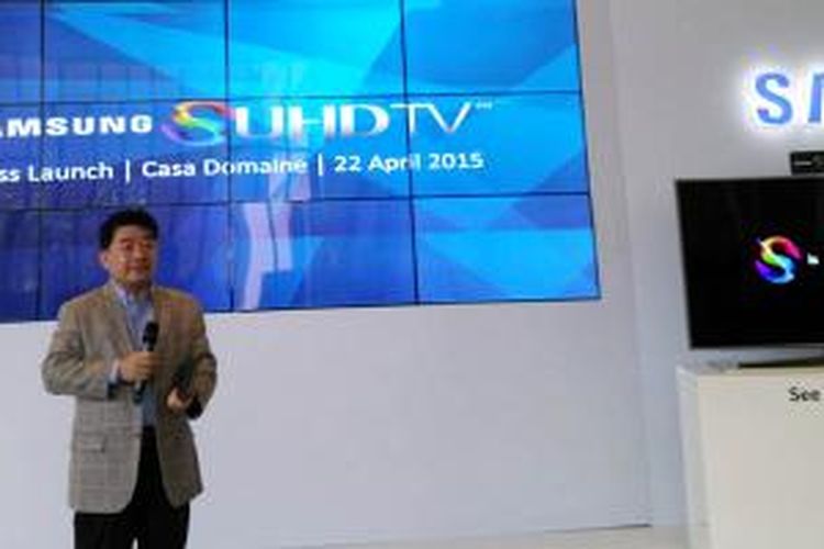 Presiden Direktur Samsung Electronics Indonesia Yooyoung Kim dalam peluncuran Smart TV SUHD, Rabu (22/4/2015).