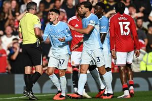 HT Skor Man United Vs Man City 0-0: Diwarnai Kartu Merah Phil Foden