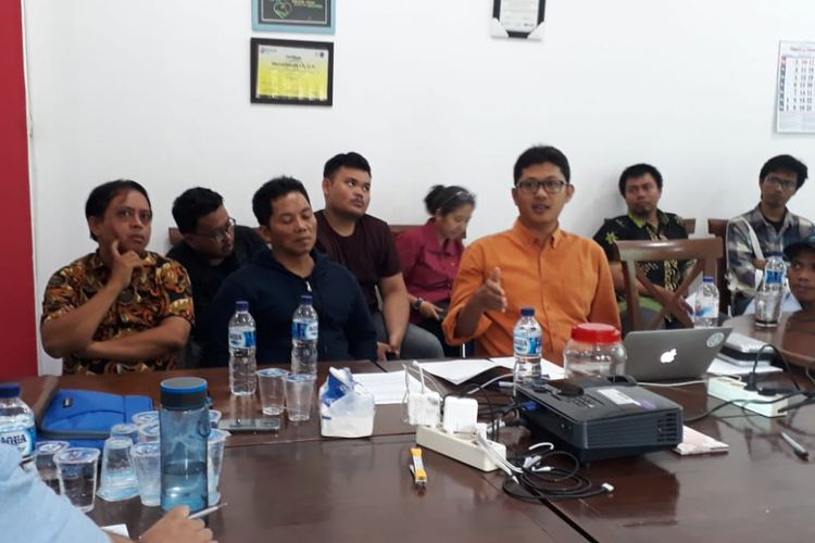 Sejumlah pakar hukum dari berbagai universitas berkumpul di Ruang Pusat Studi, HRLS, Gedung C, Fakultas Hukum, Universitas Airlangga, Rabu (27/2/2019) sore. Mereka melakukan eksaminasi putusan Heri Budiawan atau lebih dikenal Budi Pego.