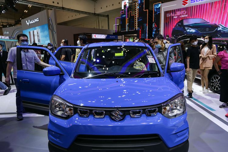 Suzuki S-Presso dipamerkan di ajang Gaikindo Indonesia International Auto Show (GIIAS) 2022 di ICE BSD, Tangerang, Jumat (12/8/2022). S-Presso dibanderol Rp 155 juta untuk transmisi manual dan Rp 164 juta untuk AGS.