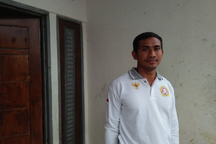 Samsul Arif ayah dari SAH, siswi yang matanya dicolok siswa lain menggunakan tusuk bakso di Kecamatan Menganti, Gresik, Jawa Timur.