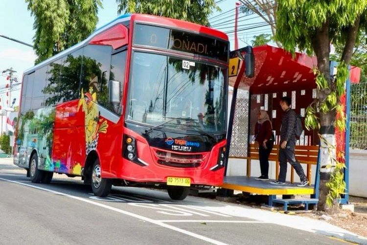 Salah satu armada Trans Jateng yang beroperasi di Kota Solo.