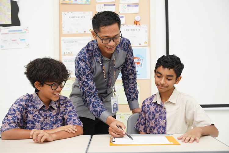 Sekolah Cikal Surabaya melahirkan inovator muda berbakat di berbagai bidang, termasuk Matematika.