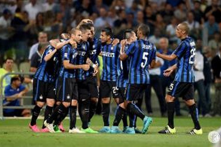 Para pemain Inter Milan merayakan gol kedua ke gawang Carpi pada lanjutan Serie A, Minggu waktu setempat atau Minggu (31/8/2015) dini hari WIB. 