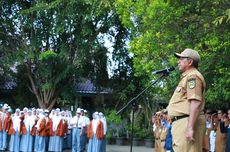 Pimpin Apel di SMAN 1 Sungai Apit, Bupati Alfedri Tekankan Pentingnya KTP bagi Pelajar Usia 17 Tahun