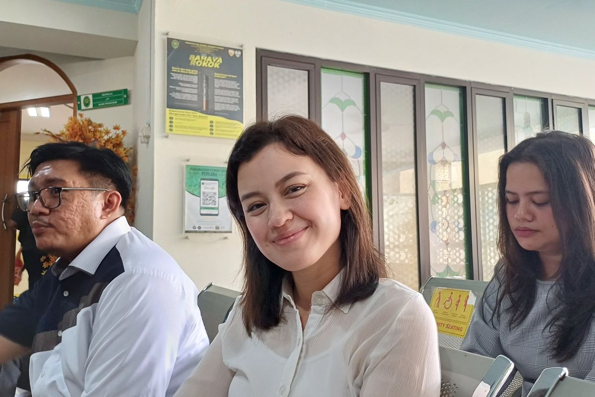 Kimberly usai sidang di Pengadilan Agama Jakarta Pusat, Rabu (30/10/2024). 
