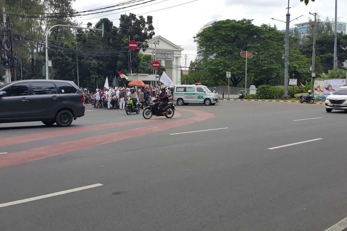 Ruas Jalan Medan Merdeka Timur, Jakarta Pusat, tampak lengang, Jumat (31/3/2017).