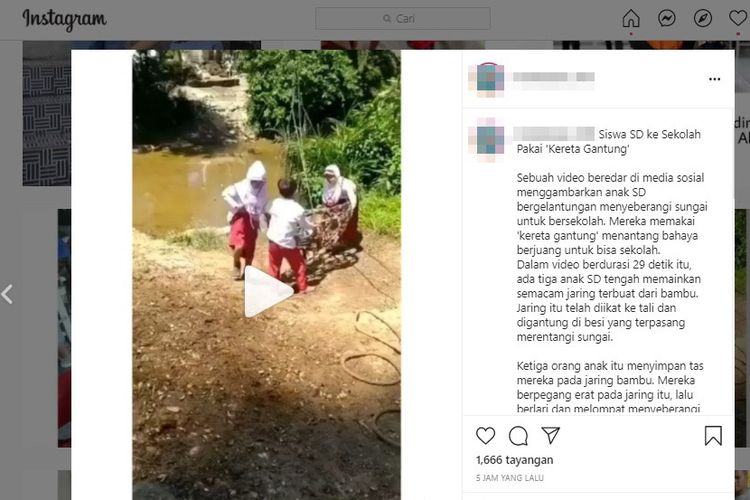 Tangkapan layar unggahan video sejumlah siswa SD yang bersekolah dengan menggunakan kereta gantung di Riau.