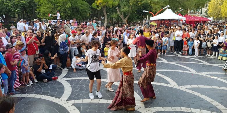 Perkenalkan budaya Indonesia melalui Indonesia Cultural Festival 2018 di Azerbaijan. 