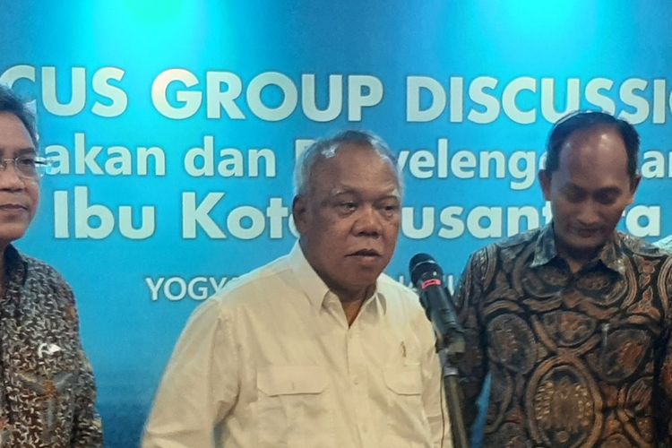 Menteri Pekerjaan Umum dan Perumahan Rakyat (PUPR) Basuki Hadimuljono saat jumpa pers usai menghadiri FGD Isu Srategis Kebijakan dan Penyelenggaraan Pembangunan Ibu Kota Nusantara di Gadjah Mada University Club (UC) Hotel UGM, Jumat (27/01/2023).