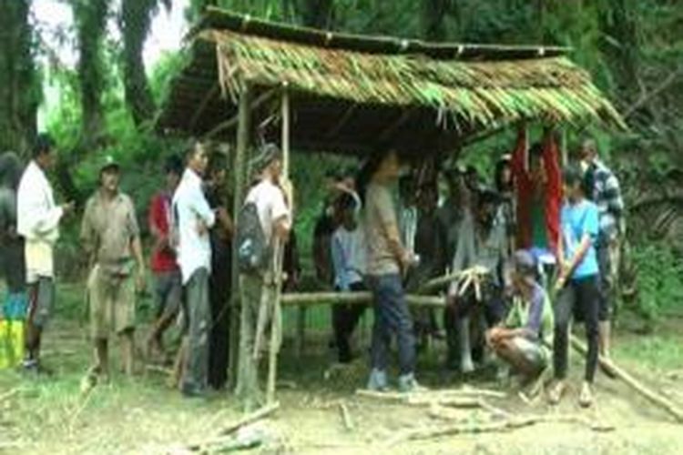 Lantaran diduduki warga PT Unggul salah satu oerusahan kelapa sawit di Mmauju utara sulaweis barat hingga kini tak bisa memanen sawit seluas 1050 hektar di kecamatan Baras Mamuju utara.