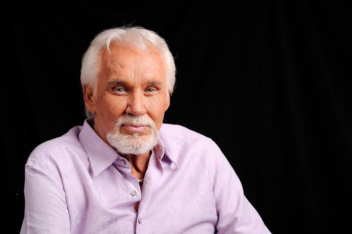 Ikon Musik country, Kenny Rogers meninggal dunia pada Jumat (20/3/2020) malam. Rogers sangat setia di jalur musik country selama enam dekade