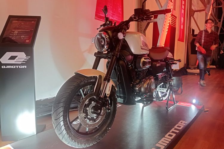 Ekspansi QJMotor di Indonesia: Kenalan dengan SRV 250 AMT