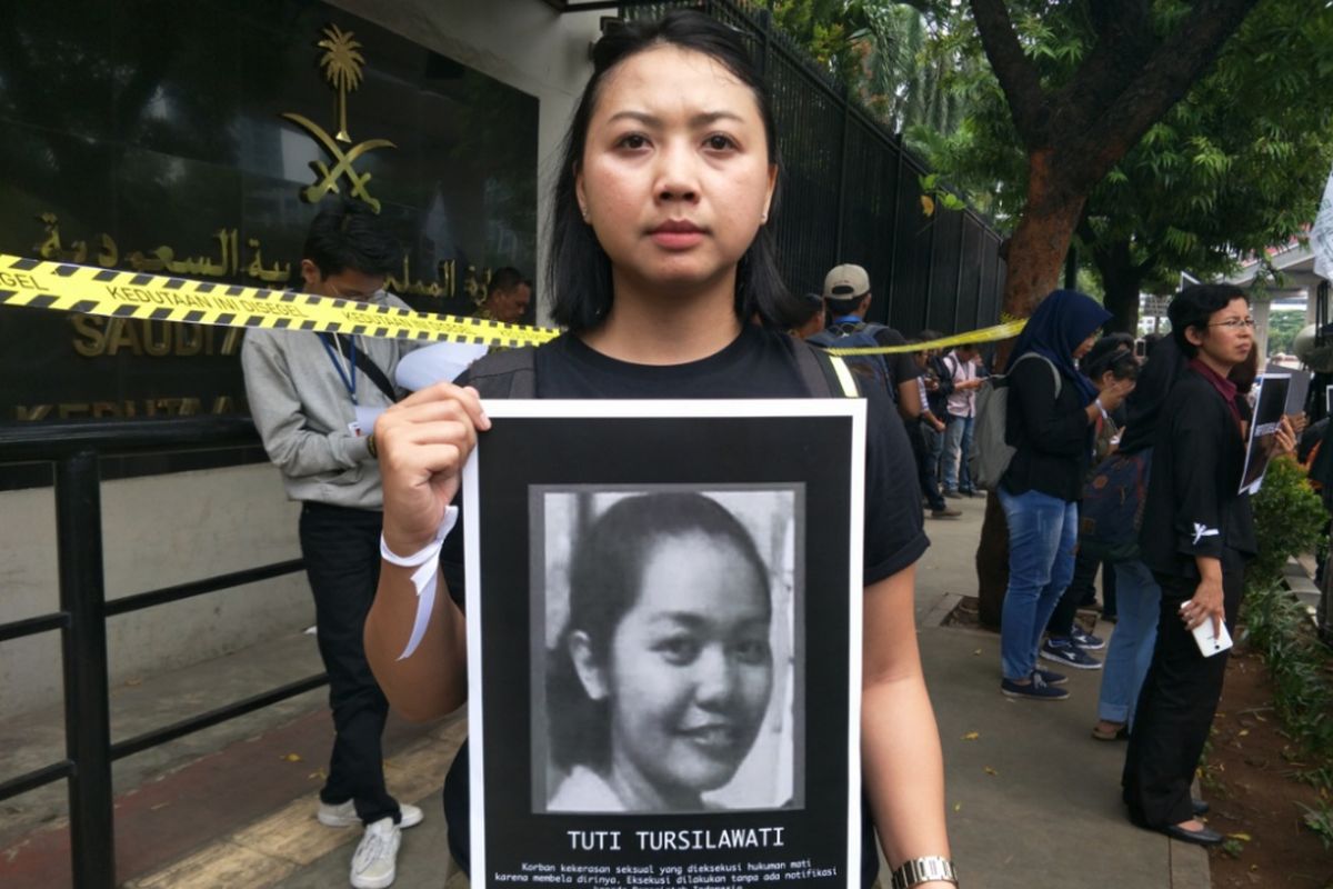 Kepala Bidang Advokasi Komisi untuk Orang Hilang dan Korban Tindak Kekerasan (KontraS) Putri Kanesia ketika ditemui di Kuningan, Jakarta Selatan, Jumat (2/11/2018).
