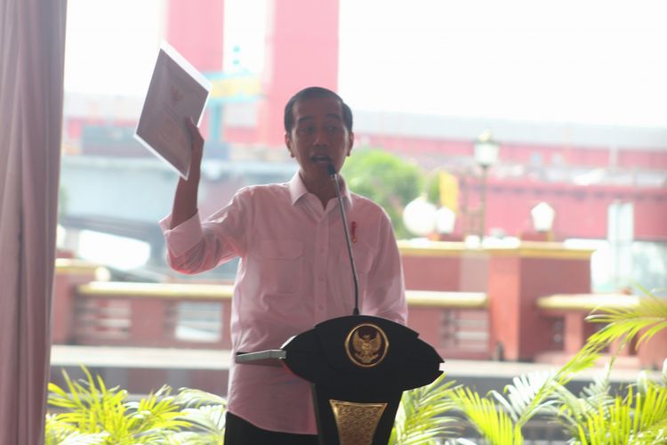 Presiden Joko Widodo saat kunjungan kerja di Palembang, Sumatera Selatan, Jumat (13/7/2018)