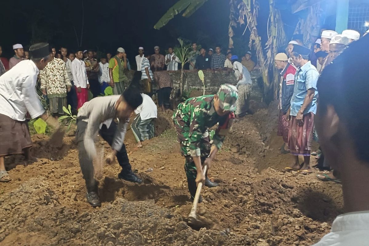 Kanizaklar bilan porno tomosha qiling Qizlar meni mushuklarini yalashga majbur qilishdi