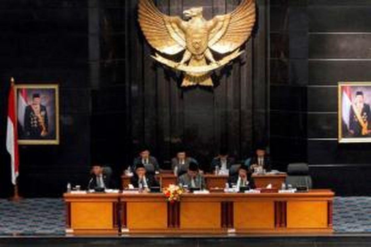 DPRD DKI Jakarta menggelar rapat paripurna pemaparan pandangan fraksi terkait pidato pengunduran diri Jokowi sebagai Gubernur Jakarta, Senin (6/10/2014).