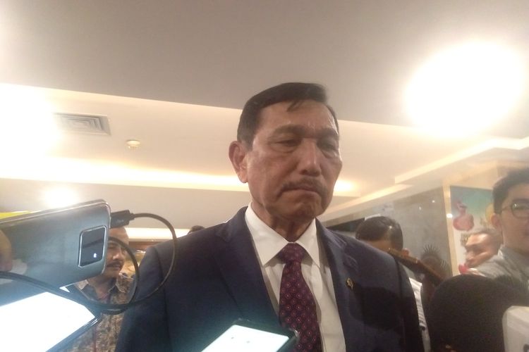 Menteri Koordinator Bidang Kemaritiman dan Investasi, Luhut B Pandjaitan usai mengadakan rakor di Kantor Kemenko Kemaritiman, Jakarta, Senin (2/12/2019).