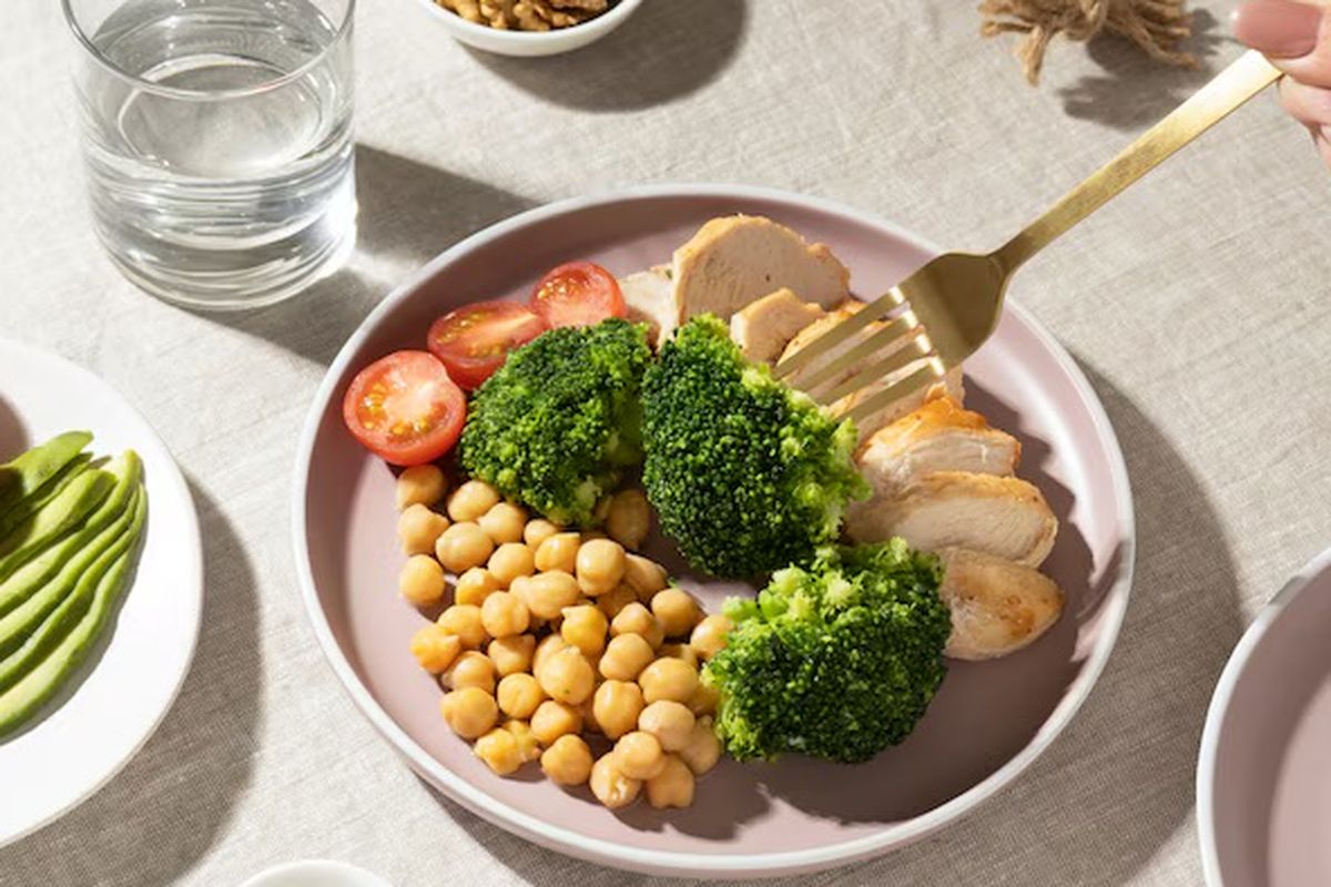 Rayakan Hari Tanpa Diet, Ini Cara Makan Sehat Tanpa Menyiksa Diri
