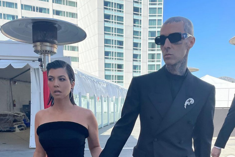 Travis Barker dan Kourtney Kardashian dikabarkan telah menikah di Las Vegas