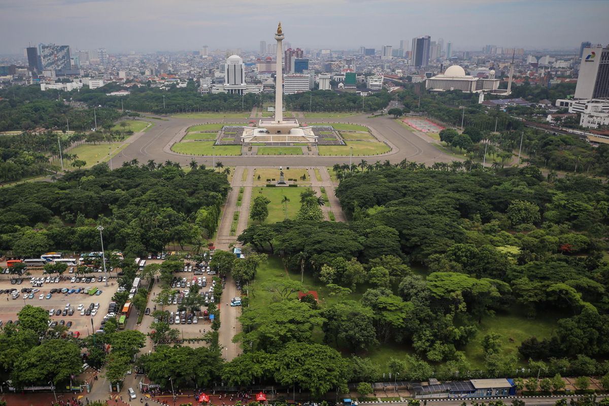 Pemandangan Monumen Nasional (Monas) dari lantai 24 di Perpustakaan Nasional di Jalan Medan Merdeka Selatan, Jakarta Pusat, Rabu (8/11/2017). Perpustakaan Nasional dengan total 24 lantai dan tiga ruang bawah tanah merupakan gedung perpustakaan tertinggi di dunia. 
