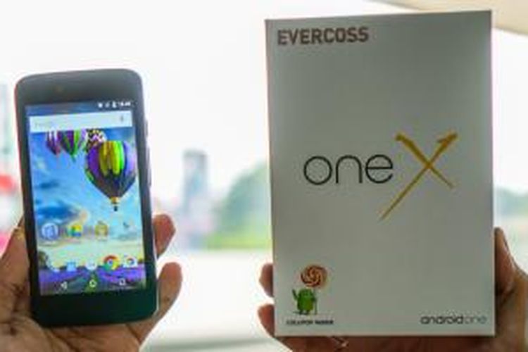 Menjajal Si Kembar Android One Evercoss dan Nexian